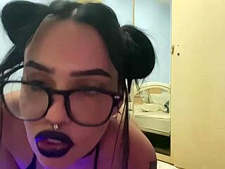 What makes this petite girlfriend shake her ass?