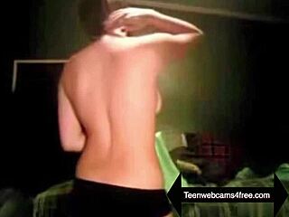 Teen’s Teasing Lap Dance On Webcam