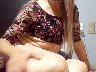 Travesti Madura Masturbates Her Tight Ano