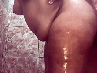 i came on my aunt during our bath