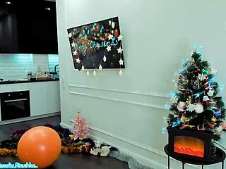 Amateur teen's Christmas steamy surprise
