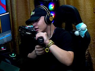 Ever seen dani motta flash during a podcast?