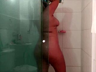 Hellen Almeida’s Alluring Bath Tease Unveiled