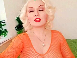 Seductive MILFs dominate in joi fetish calls