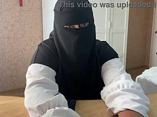 Arab MILF Explodes on Webcam