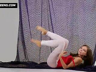 Mega flexible gymnast Salaskina stuns naked
