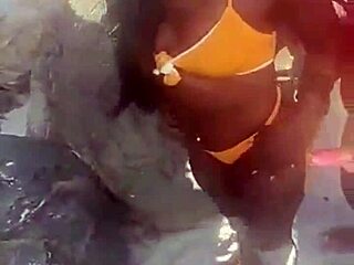 Ever seen Bela Índia drive a beach bukkake wild?
