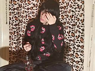 GOTH GIRL'S EMOTIONAL BACKSTAGE STORY