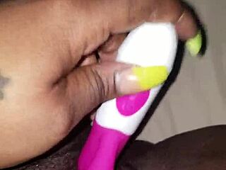 my wet pussy gets close with dying toy