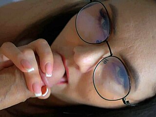 Amateur wife earns stunning facial