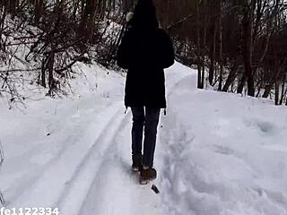 Amateur girl's public deepthroat desire