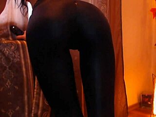Brunette's private webcam legging show