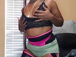 Naejae Twerks Her Juicy Ass And Grinds On Pole