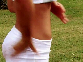 Cinthia Fernandez’s Curvy Gym Tease