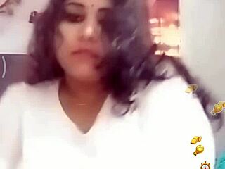 What's up with Sona Bhabhi's nipple tease?