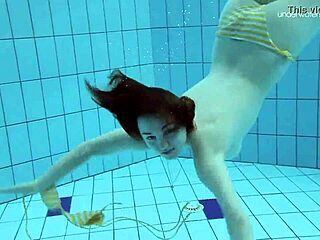 Lada Poleshuk's steamy underwater reveal
