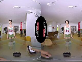 Realitylovers pizza babe monika in vr