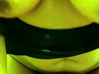 Malaysian amateur girl sucks and fucks in bed