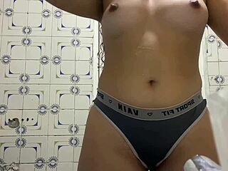 ever watched a young chica clean her stunning body?