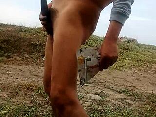 solo guy stroking himself in private clip