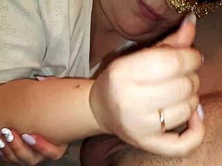 What’s with this curvy Russian’s closeup suck?