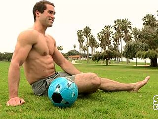 Muscle Hunk Rafael's Bold Passion