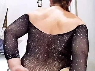 BBW Amateur Tries Bold Playful Fun