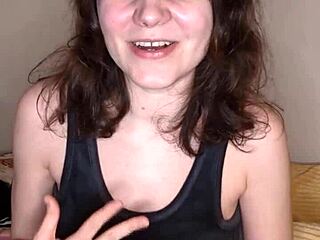 Eveyourapple Petite Brunette Reveals Kinky Desires