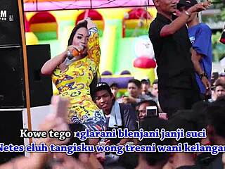 Indonesian singers captivate with sensuality