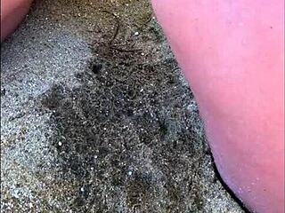 BOLD BEACH MOMENT