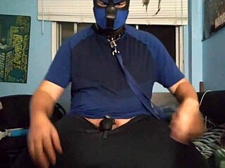 I masturbate locked in my chastity cage