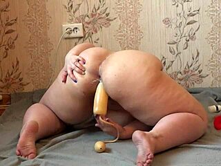 Wanna see her toy and finger that pussy?