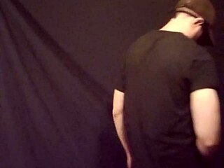What’s this gay man jerking to?