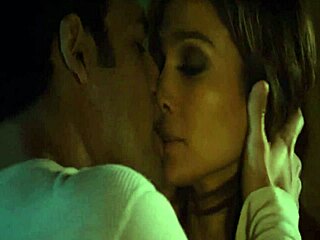 Selebriti Hollywood bogel sepenuhnya dalam adegan telanjang menakjubkan