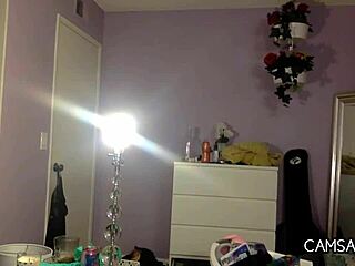 What drives this american nympho on webcam?