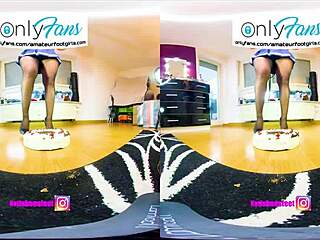 VR 3D foot girl crushes in nylons