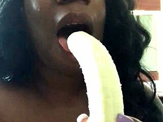Sexfeene’s Fierce Banana Dicksucking Display