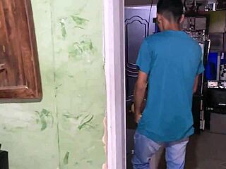 Hermanastra’nın Sıkı Amını Sert Sikiyorum ve İçine Boşalana Kadar Duramıyorum!