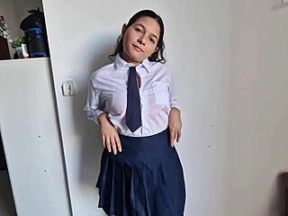 Cheerleader Hooks Coach’s Rugged Fuck