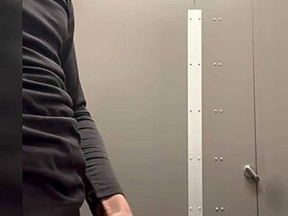 Public Bathroom Jerkoff Caught On Cam