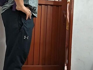 Latina housewife bangs delivery guy with rough finish