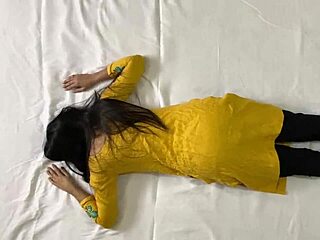 Hardcore pussy fucking with Hindi audio in hot video