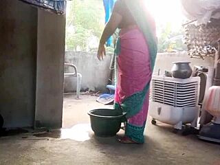 Indian aunty caught in steamy action