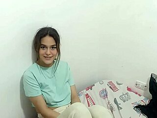 Giving my huge dick to stepsister at 18