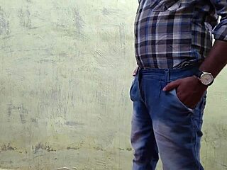 Indian Bhabhi’s Pink Saree Tease Begs for Rough Action