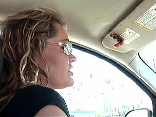 Kelly Leigh’s tempting interracial cougar hunt find