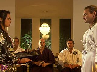 Gianna Lynn Satisfies a Samurai With Wild Skills, Wow!