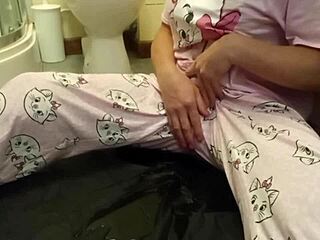 so, i keep peeing in my panties every day... just can't stop myself, ya know?
