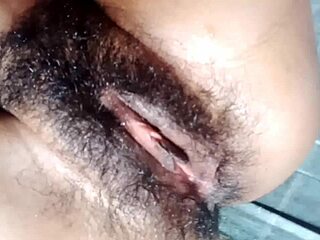 Desi Indian teen’s amazing indoor pussy and boobs video feels incredible