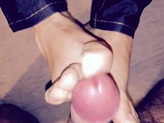 Wow! Jessica gives an incredible footjob in heels
